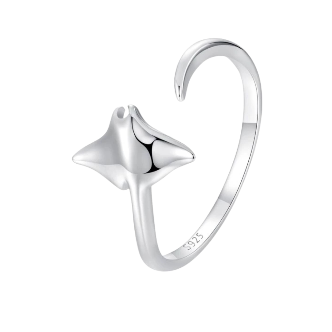 Graceful Manta Ray Ring
