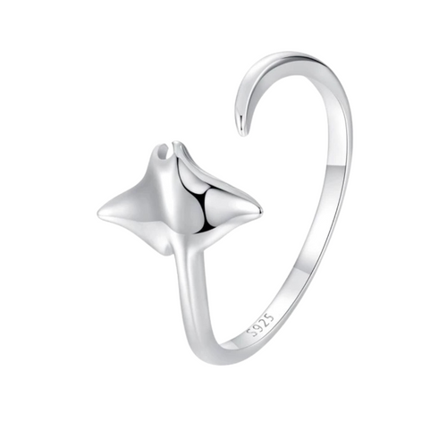 Graceful Manta Ray Ring