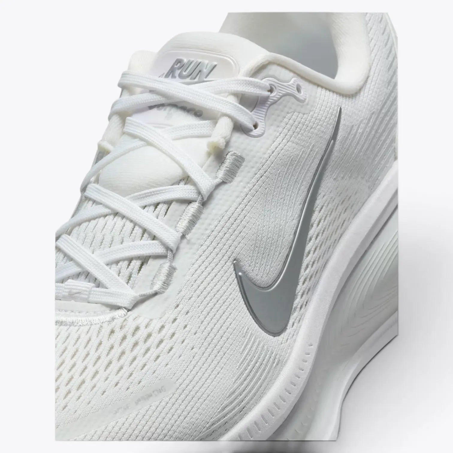 Nike Vomero 18 White Metallic Silver Photon Dust